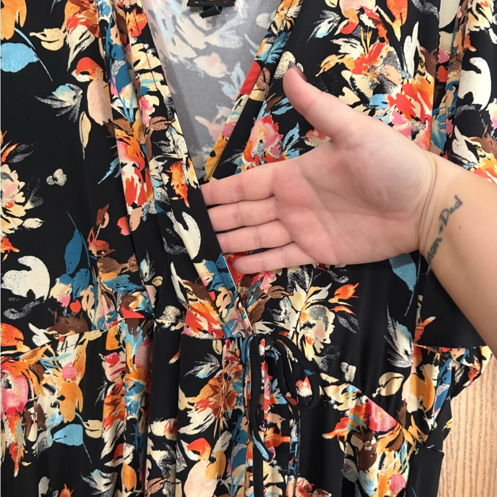 Plus-size Floral Midi Cinch-Sleeve Surplice Dress - Picture 6 of 8